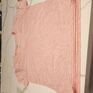 Juniors Levi's short sleeve v- neck tee